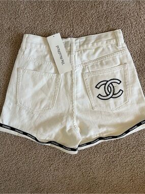 Vintage CHANEL White Denim Shorts with Black CC Logo Trim sz 34